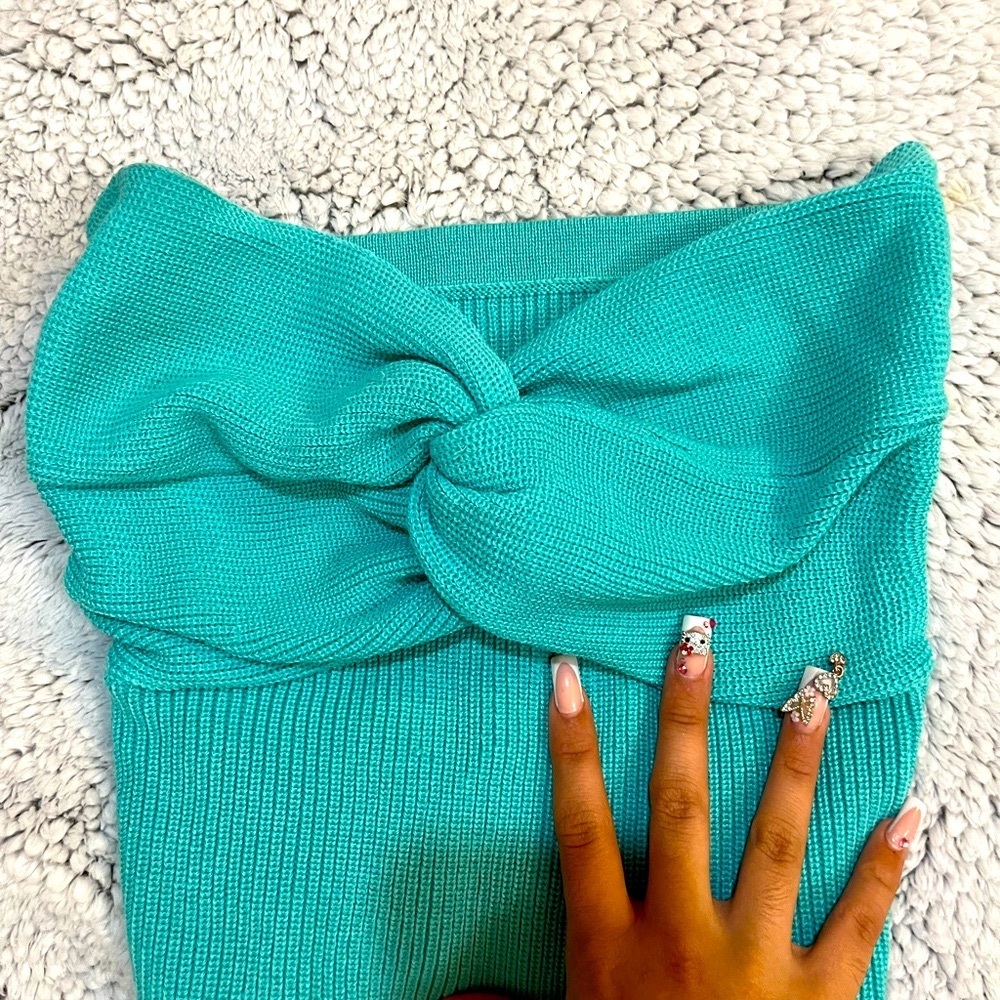 Turquoise teal crop top.